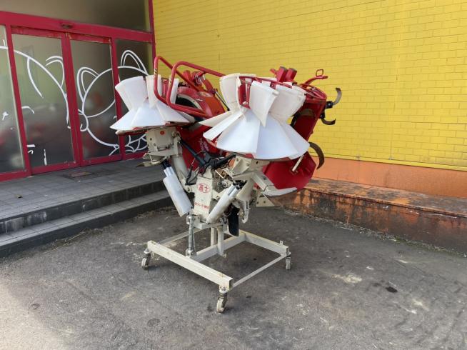 富士トレーラー 畦塗機 写真