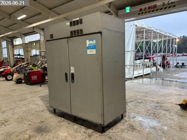 福島工業 保冷庫 写真