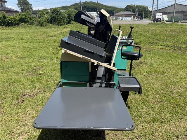 ねぎ収穫機 HG100 写真３