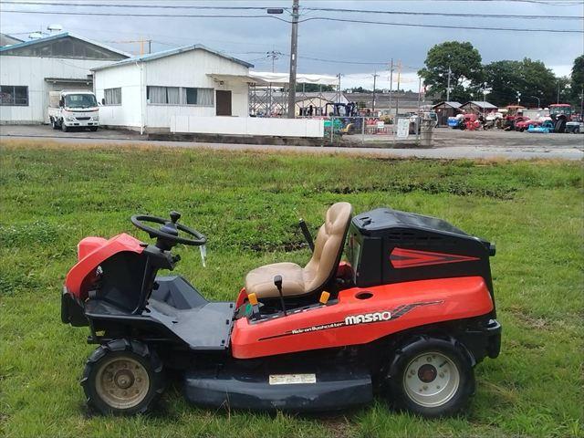 乗用草刈機 CM182K 写真２