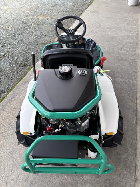 乗用草刈機 RM832 写真２