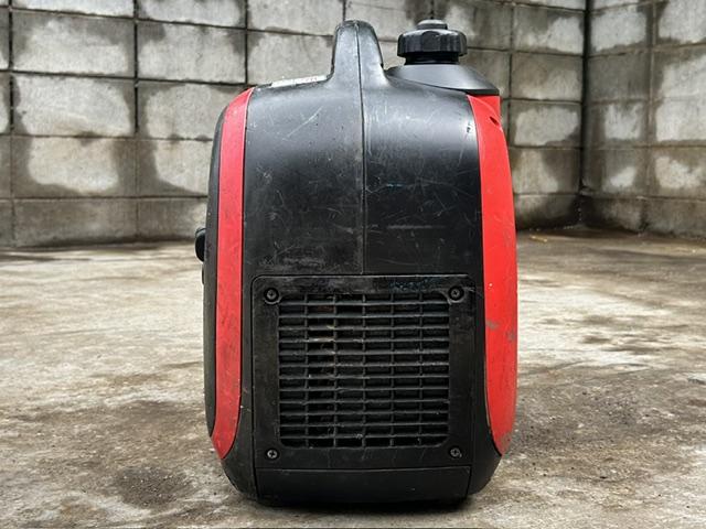 発電機 IEG1600M-Y 写真４