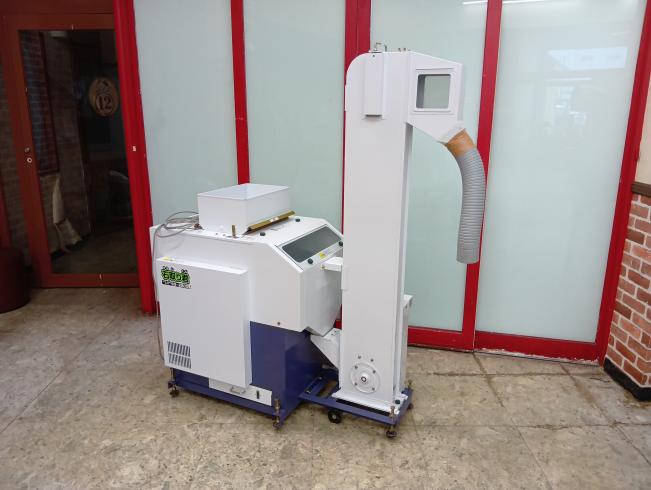 タイガーカワシマ 石抜機(昇降機付) 写真