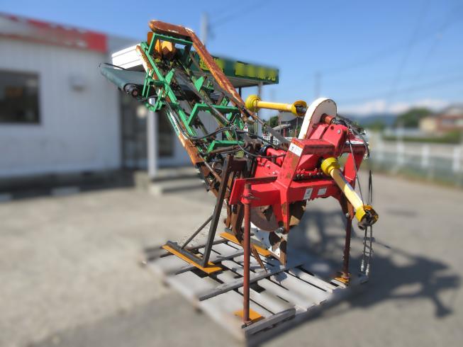 苫米地技研 ごぼう収穫機 写真