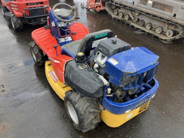 乗用草刈機 CM225 写真３