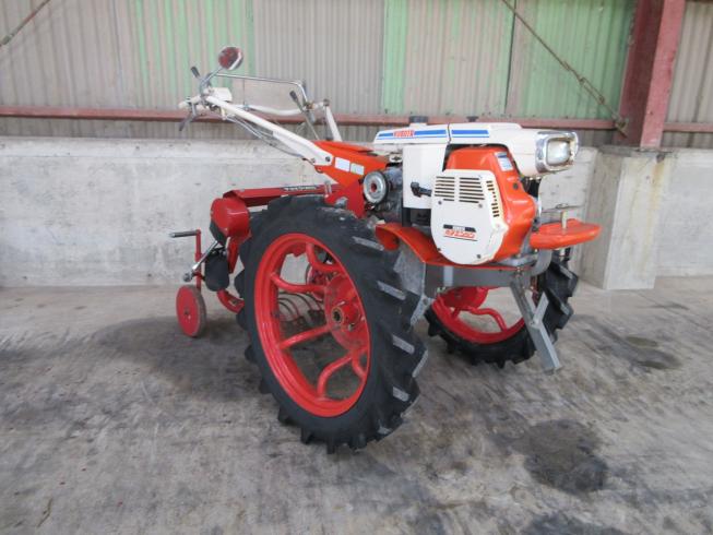 クボタ+スキガラ 管理機+堀取機 写真