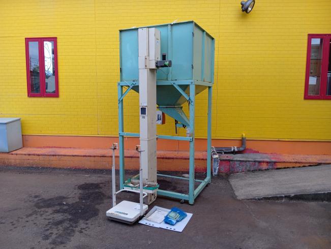 静岡 タンク付計量機 写真