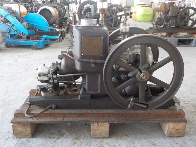 発動機 AHB 写真２