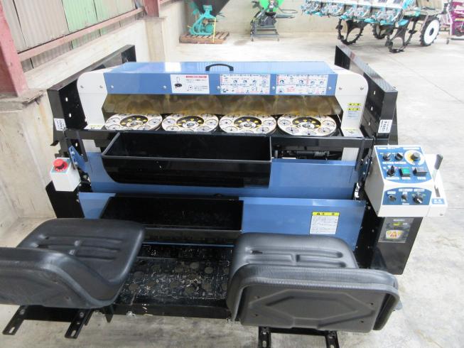 ニンニク植付機 NU425 写真６