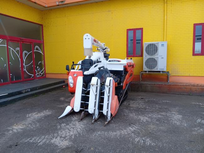 クボタ コンバイン 写真