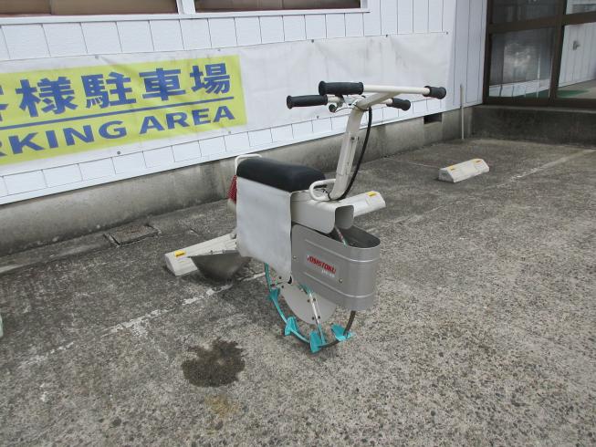 吉徳 乗用溝切機 写真