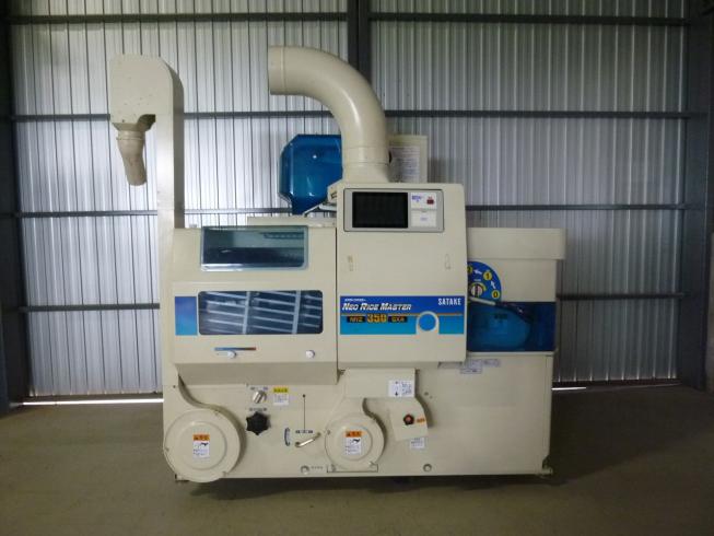 サタケ 籾摺機 写真