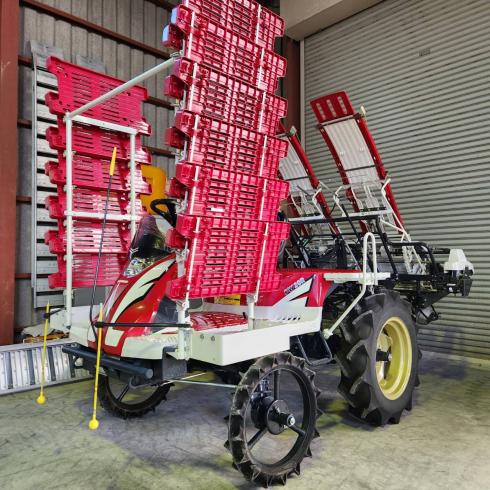全自動乗用移植機 PW20R 写真２