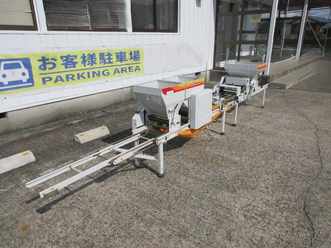 コンマ 播種機・床土コンベアセット	 写真