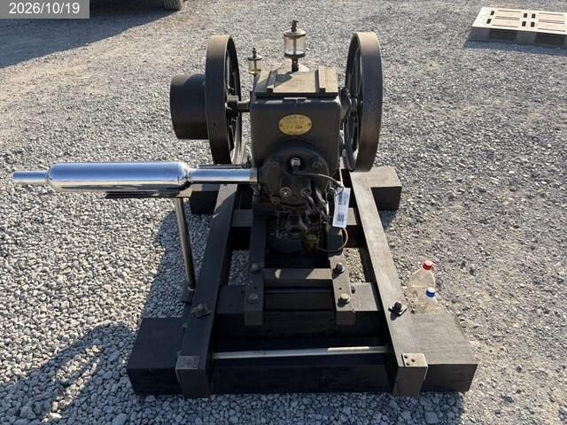 イサミ 発動機 写真