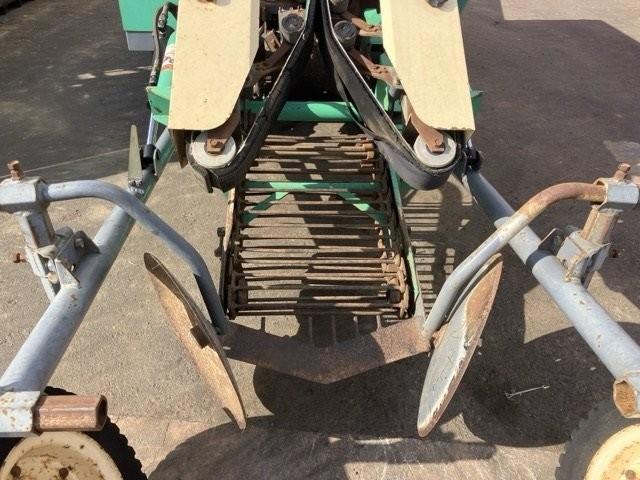 ねぎ収穫機 HG100 写真５
