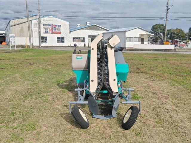 ねぎ収穫機 HG100 写真５