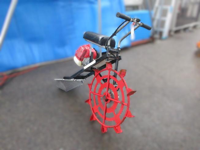 丸山 乗用溝切機 写真